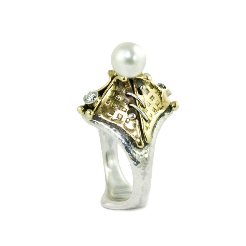 Pearl and Diamonds RING