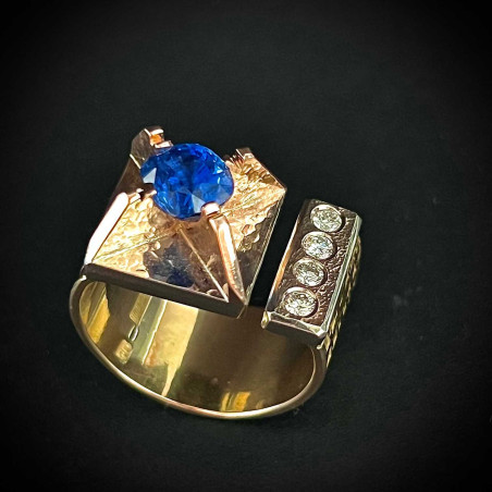 Diamonds and Sapphire Gold Ring