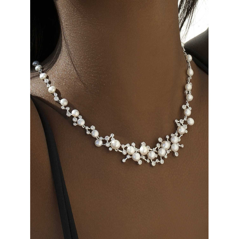 Pearls and zircon silver necklace