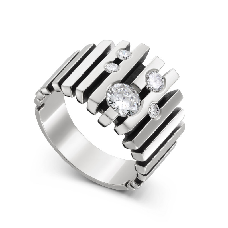 White gold diamonds ring