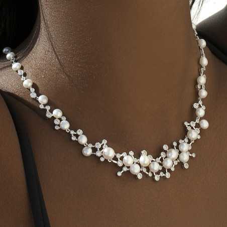 Pearls and zircon necklace