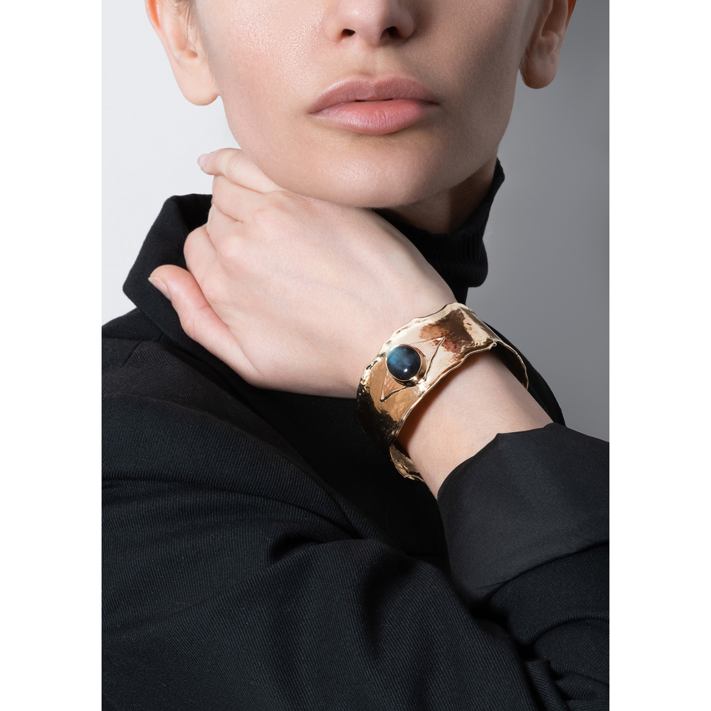 Original gold bracelet with labradorite