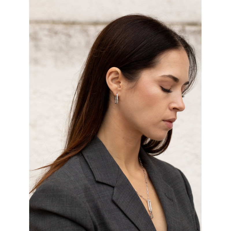 Rectangular silver earrings with zirconia and chain design