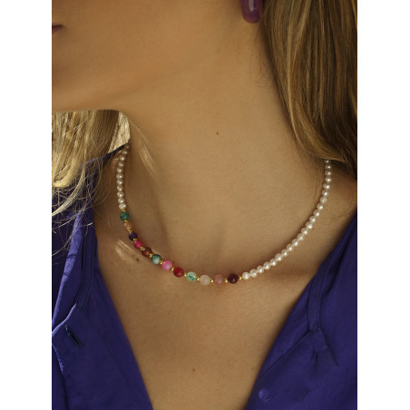 Pearls neckalce with natural gemstones