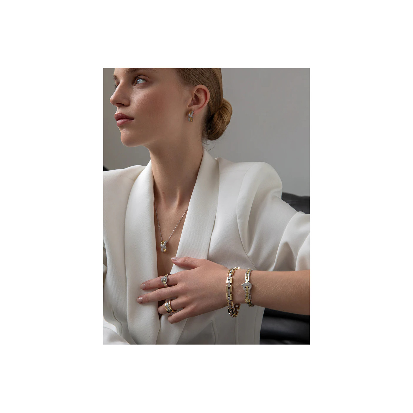 Buckle-inspired design Ring