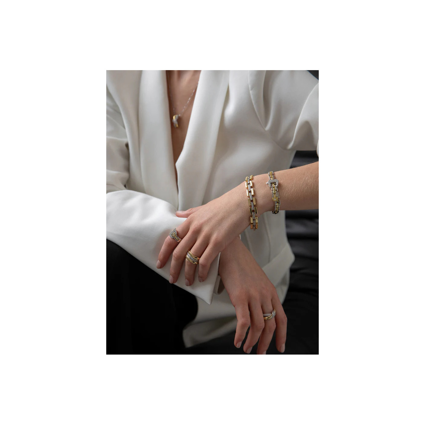 Buckle-inspired design Ring