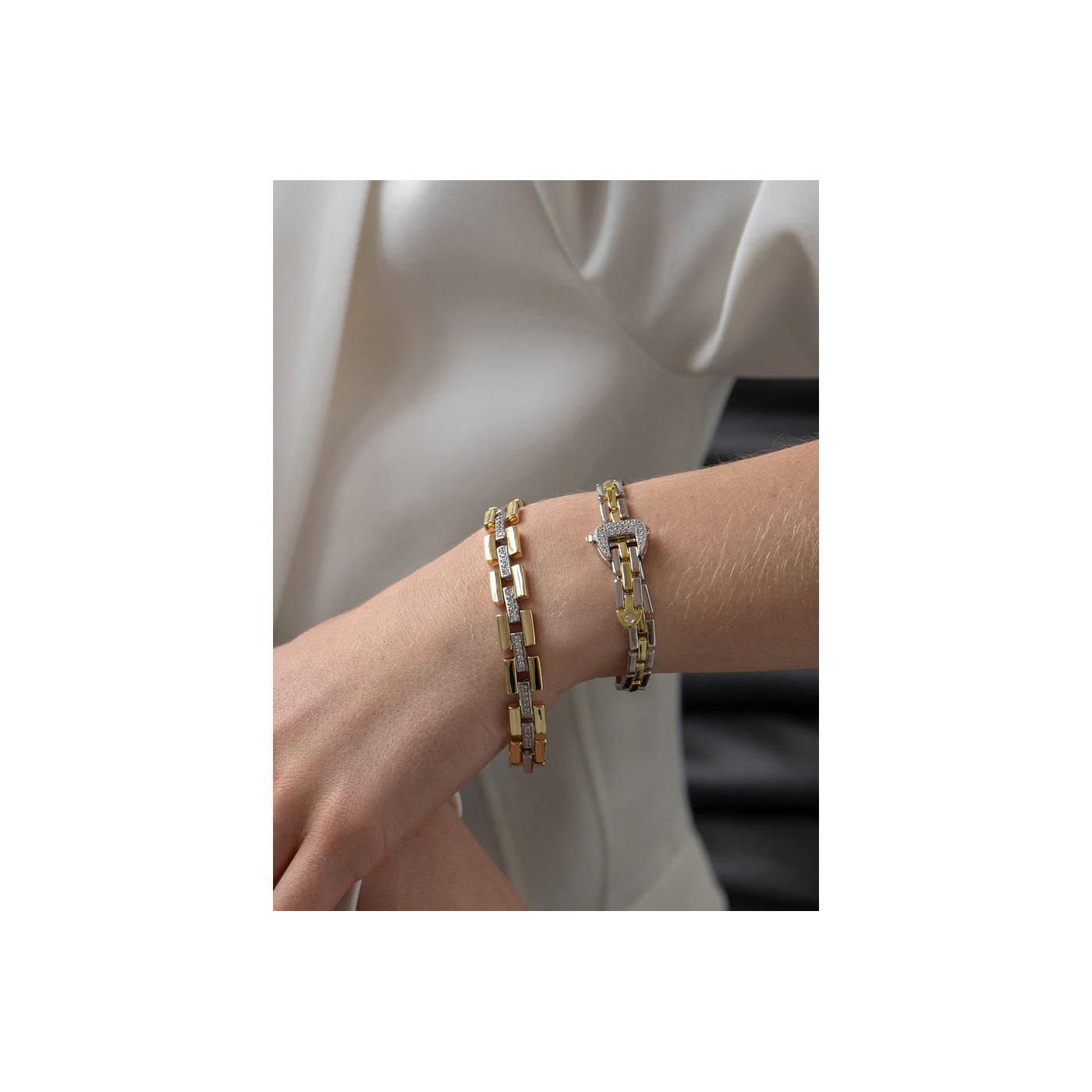 Clasp-like motif Silver Bracelet