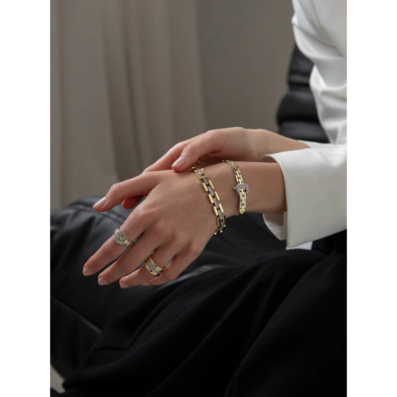 Clasp-like motif Silver Bracelet