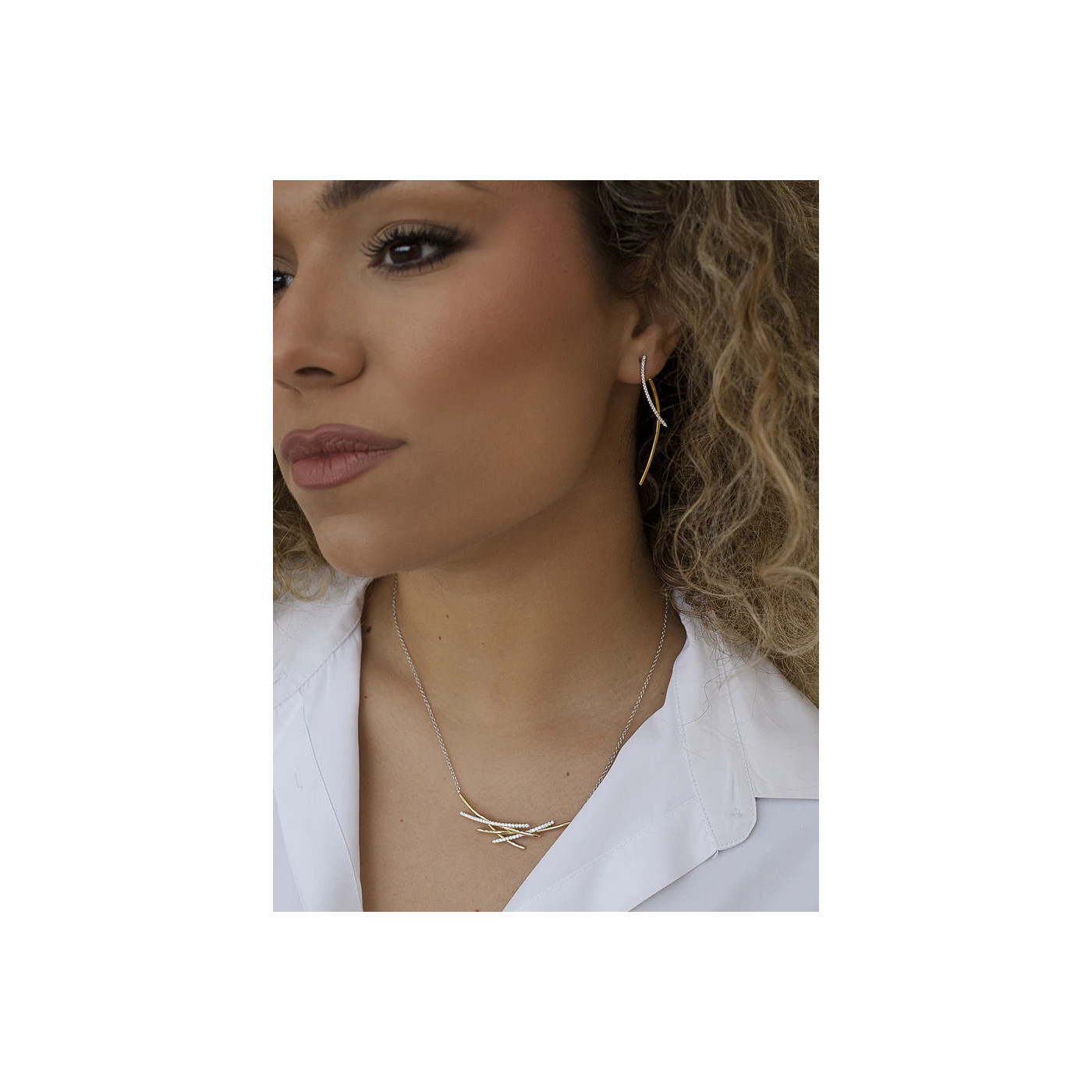 Silver and zirconia necklace