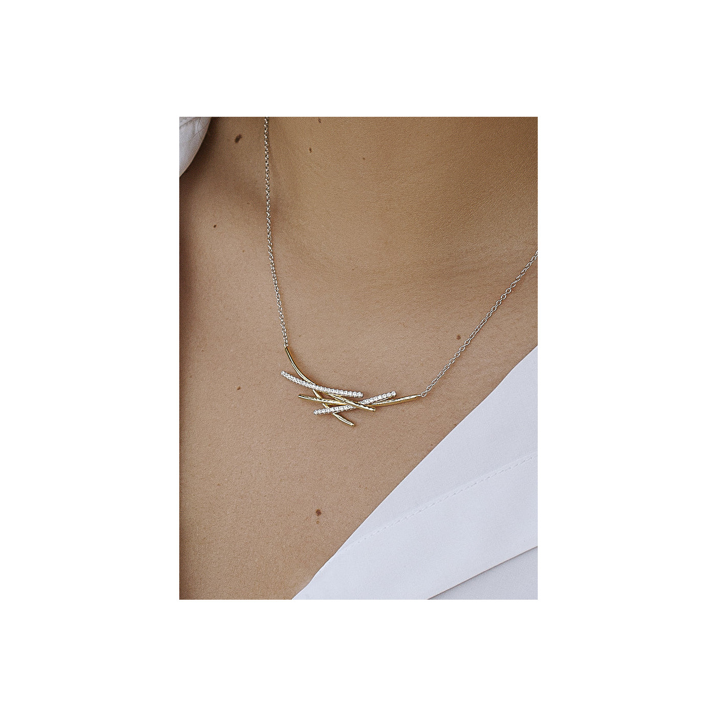 Silver and zirconia necklace