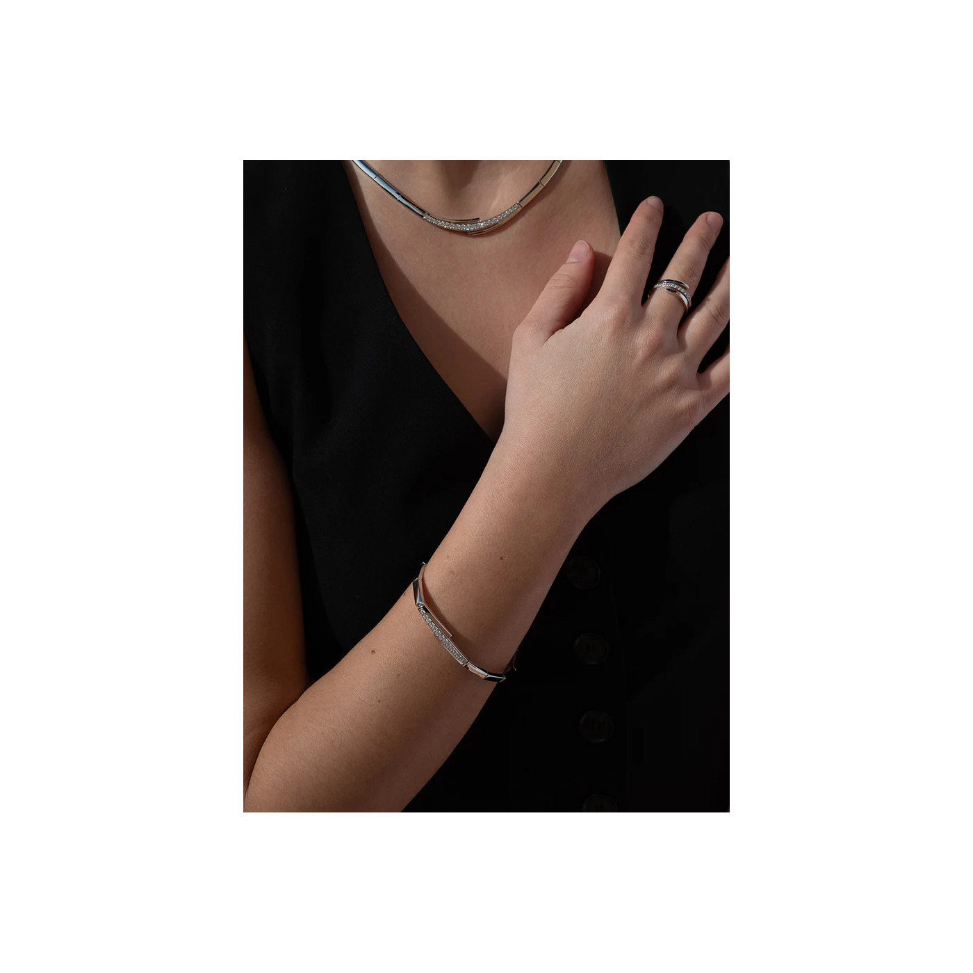 Silver bracelet with zirconia