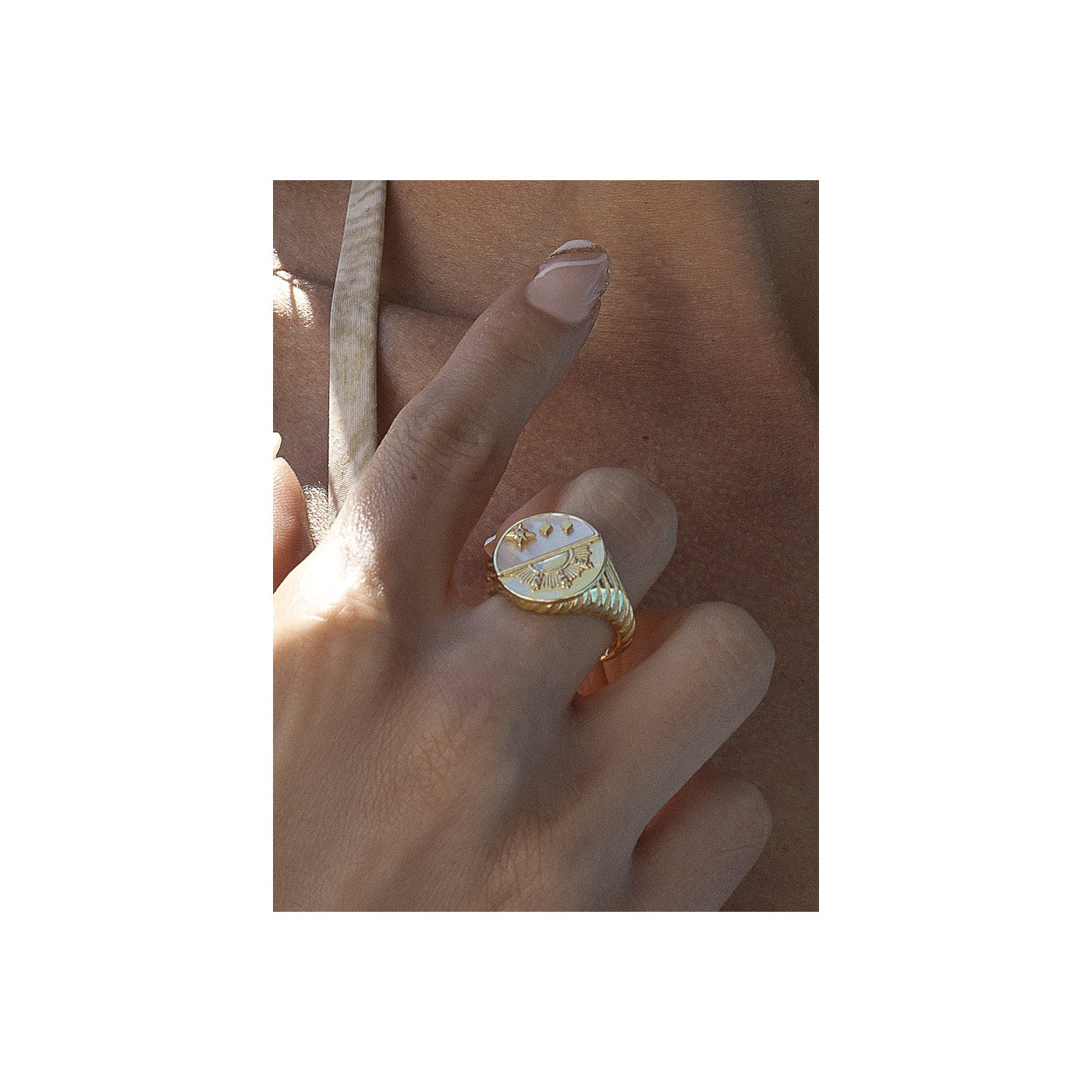 925 Silver Sun Design Ring with Mother of the Pearl 925 Silver Sun Design Ring with Mother of the Pearl