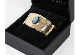 Biżuteria ręcznie robiona – co to naprawdę znaczy?